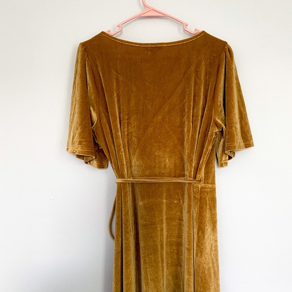 NWT Baltic Born Meghan Gold Velvet Wrap Maxi Dress - Picture 11 of 11